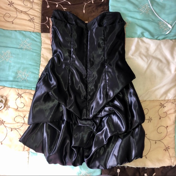 Size 7 Black Cocktail Dress w/Gold Sequence - Picture 4 of 6